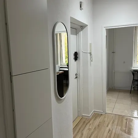 Przestronna Kawalerka Mokotow Dla 3 Osob Apartmán *
